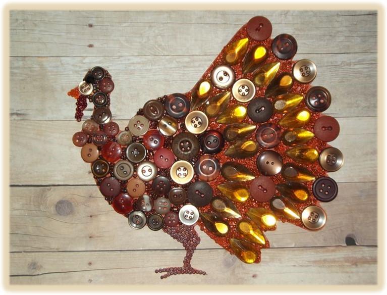 Brown turkey with feathers made from various sized buttons. 